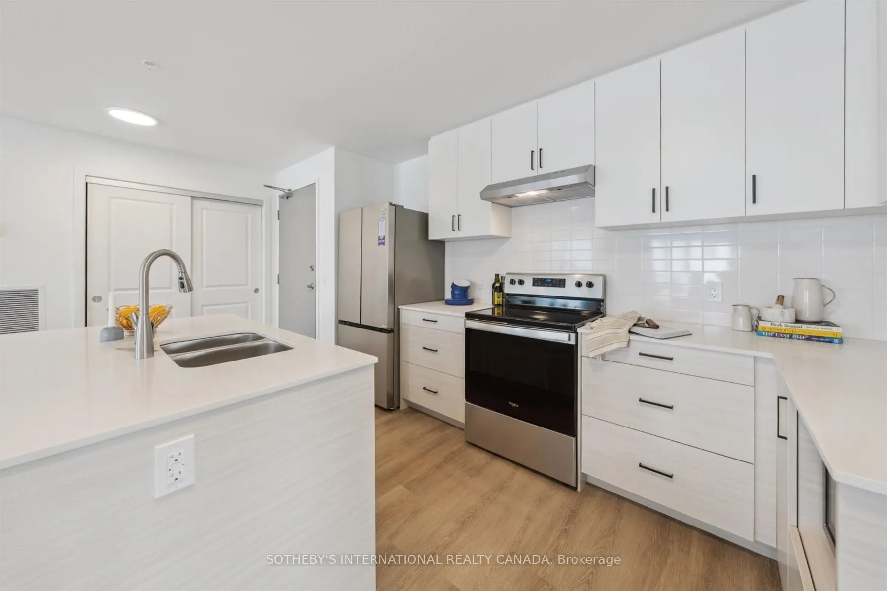 19B West Street N, #201