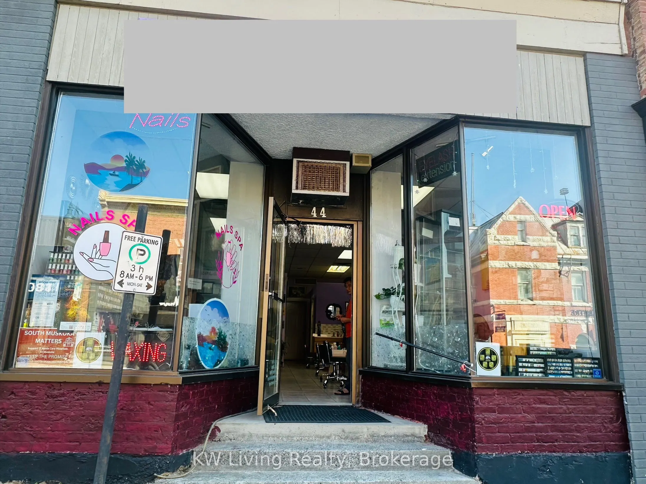 44 Manitoba Street
