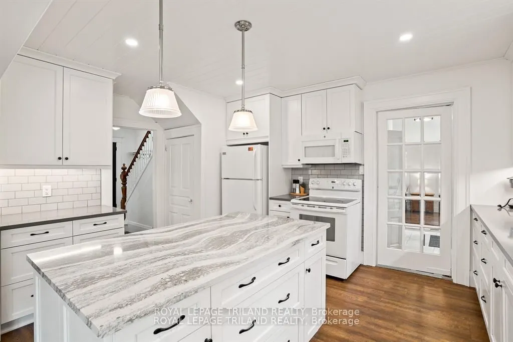 303022 GREY ROAD 15