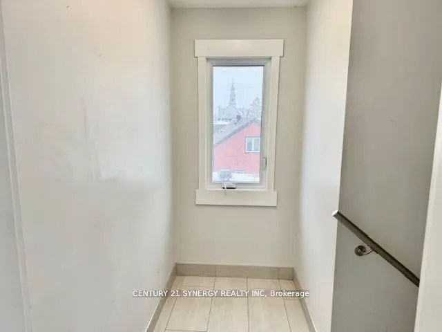 100 Laurier Street
