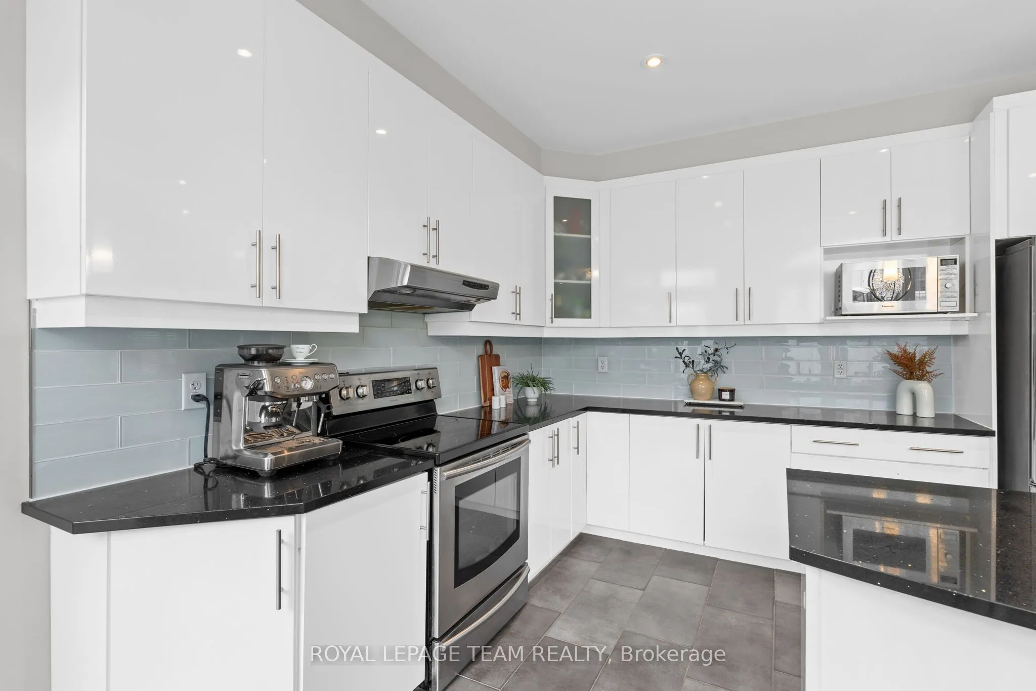 2211 Watercolours Way