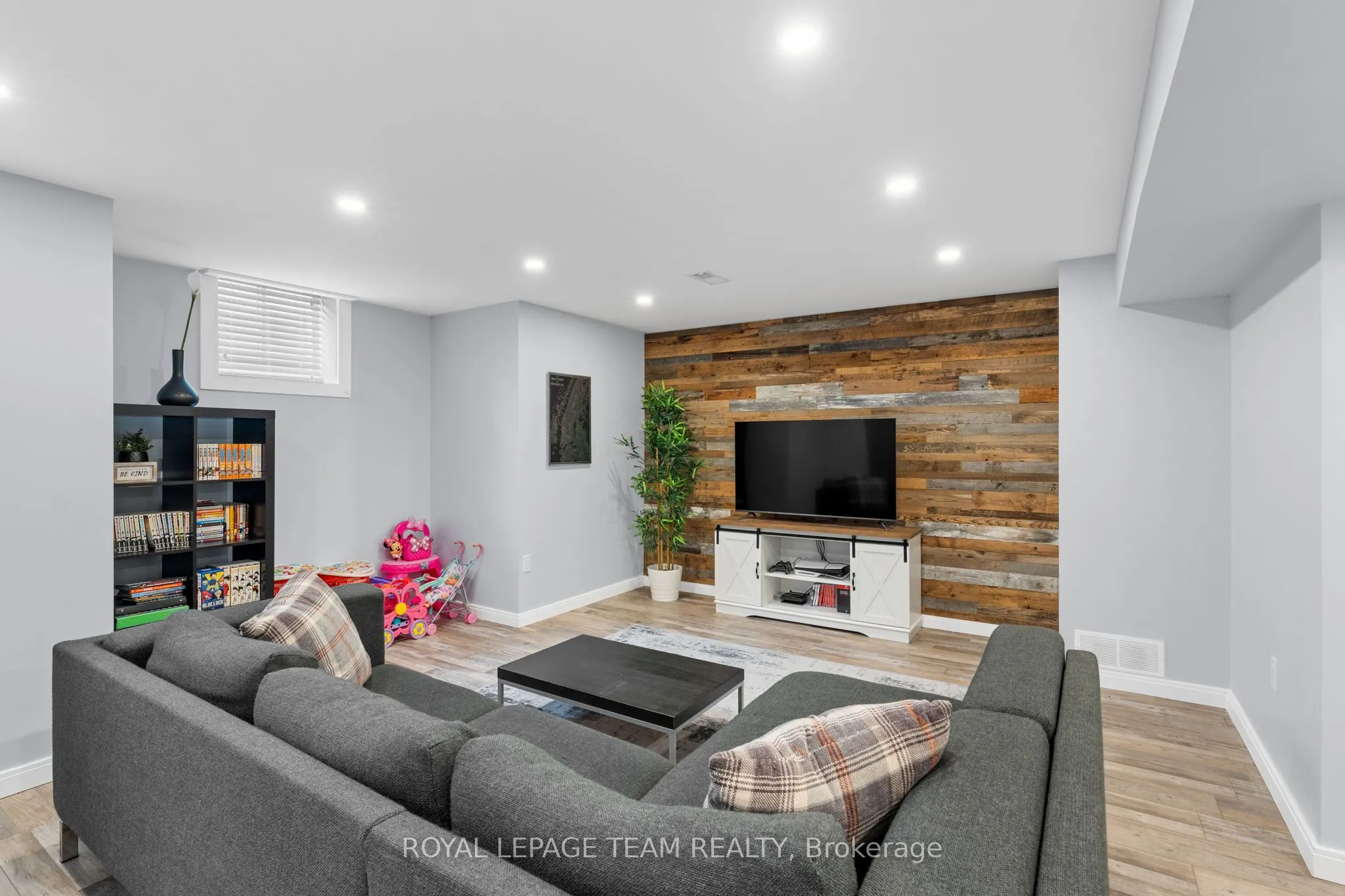 2211 Watercolours Way