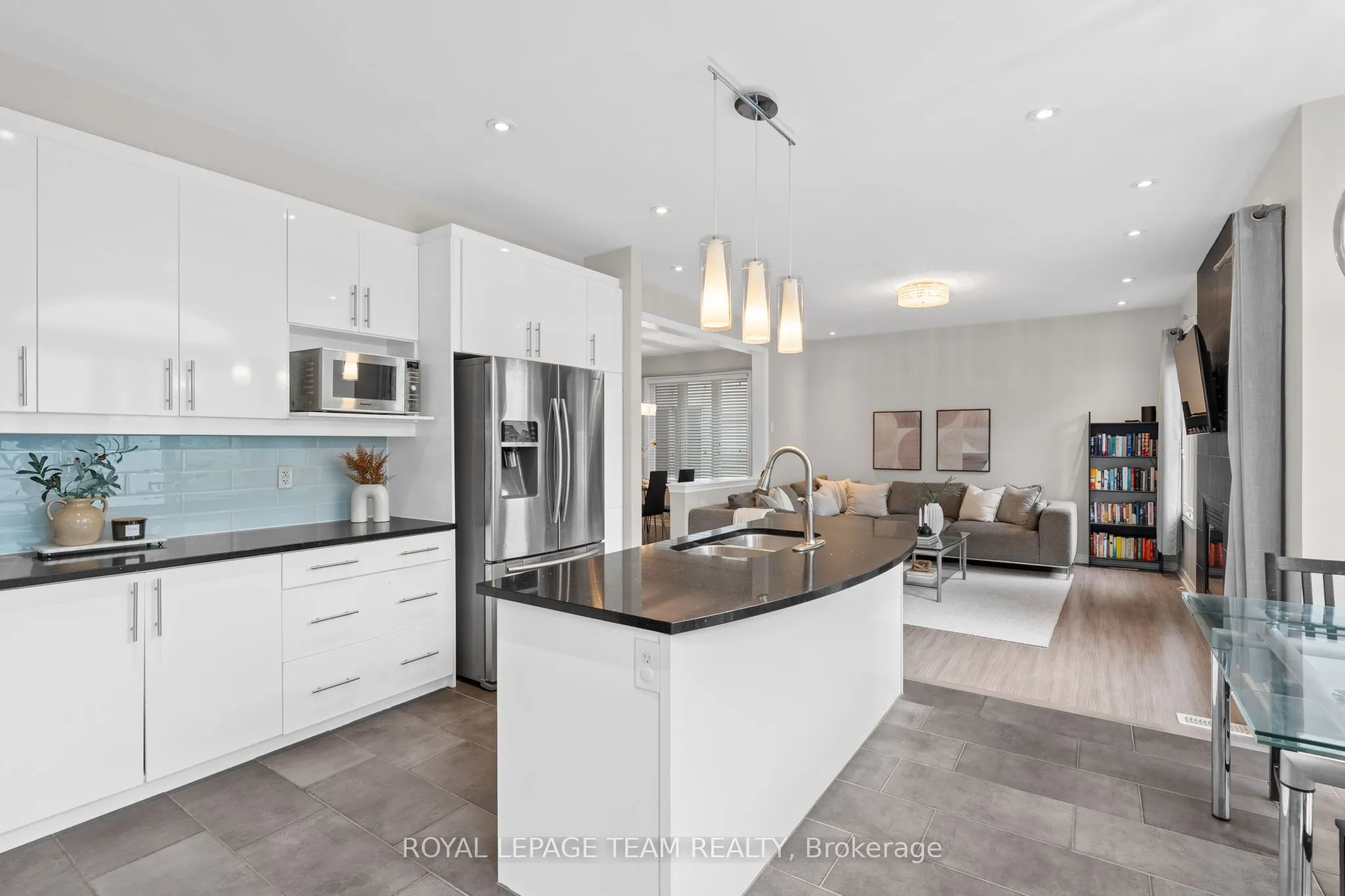 2211 Watercolours Way