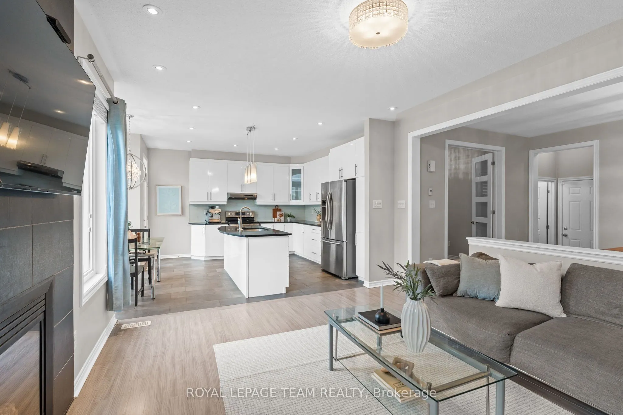 2211 Watercolours Way