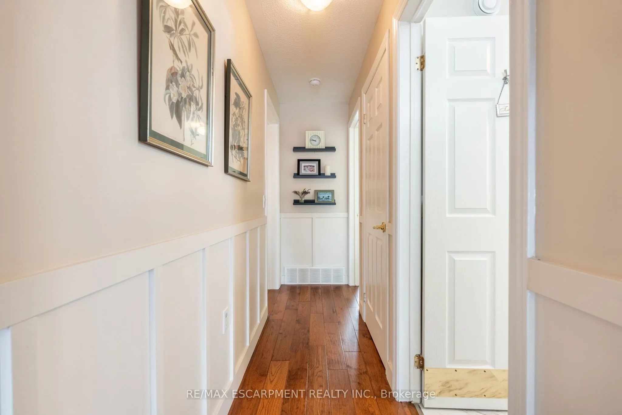 136 GLENARIFF Drive