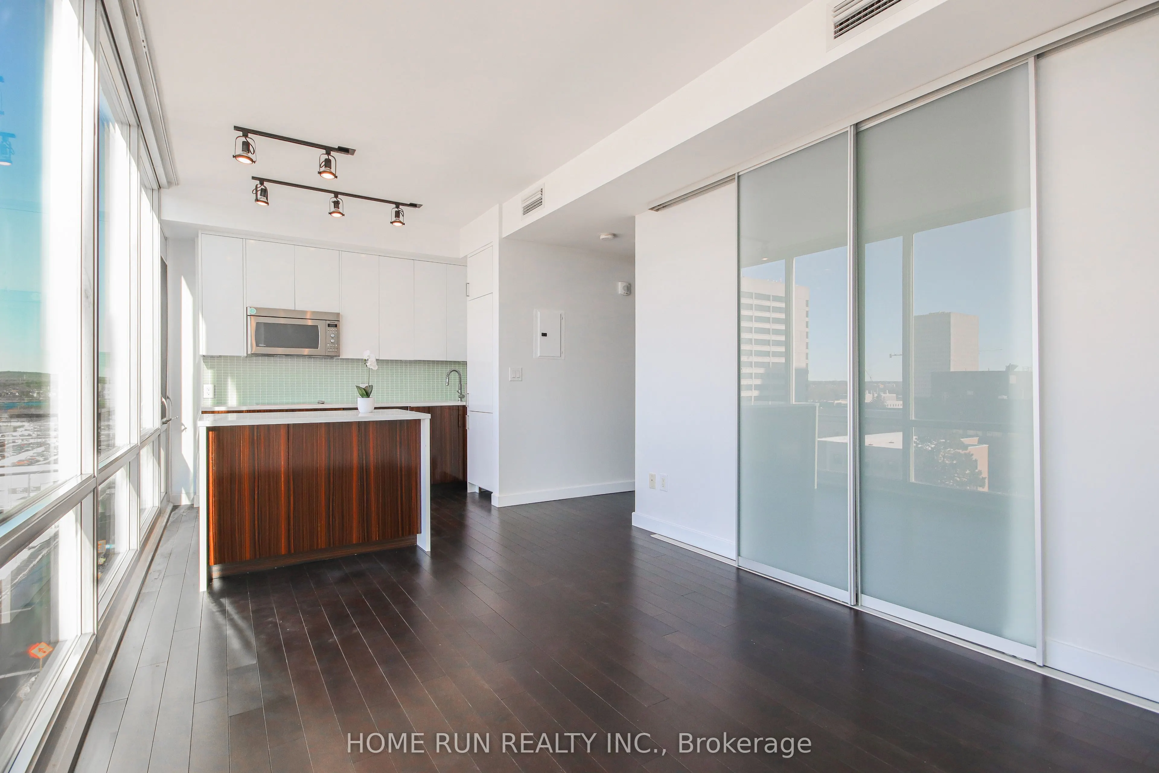 201 PARKDALE Avenue, #805