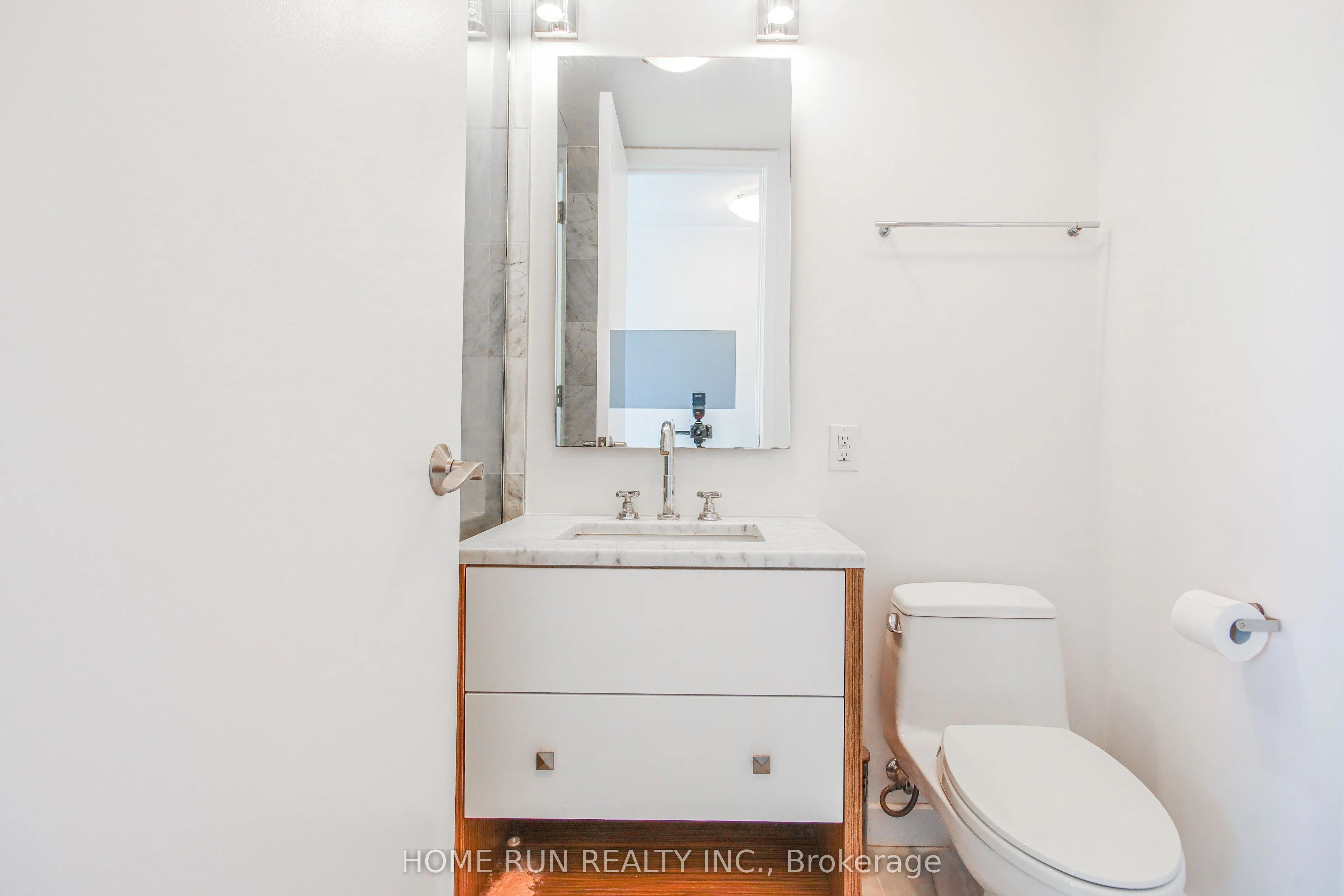 201 PARKDALE Avenue, #805