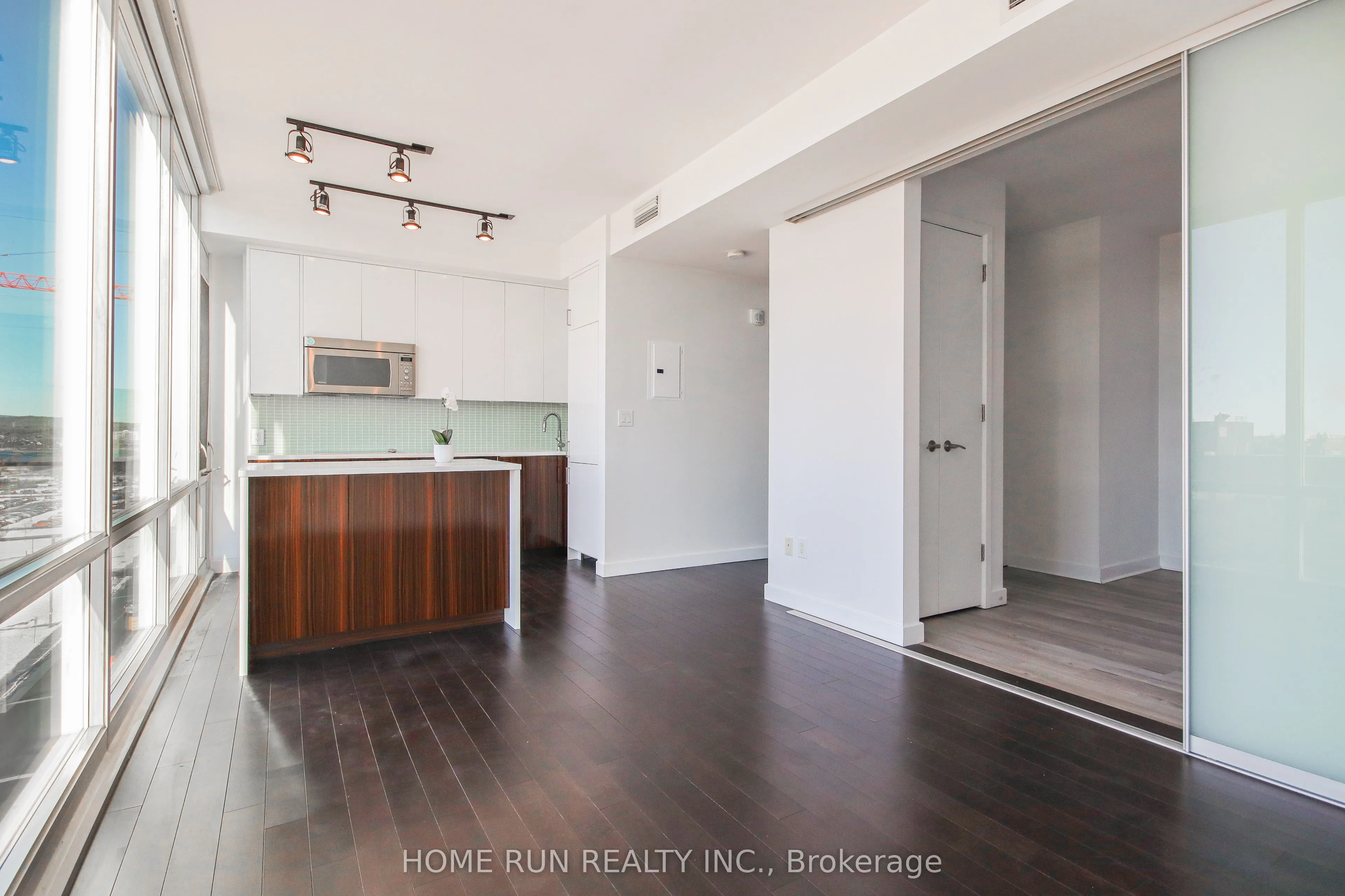 201 PARKDALE Avenue, #805