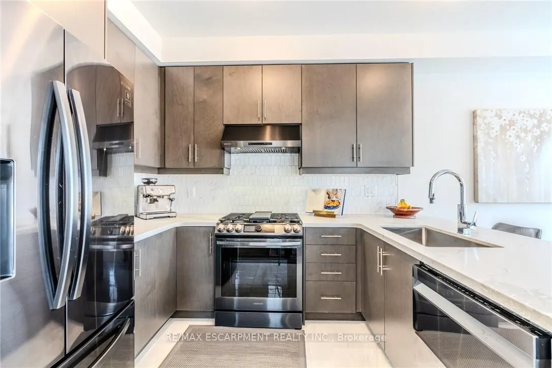 2 HOLCOMB Terrace
