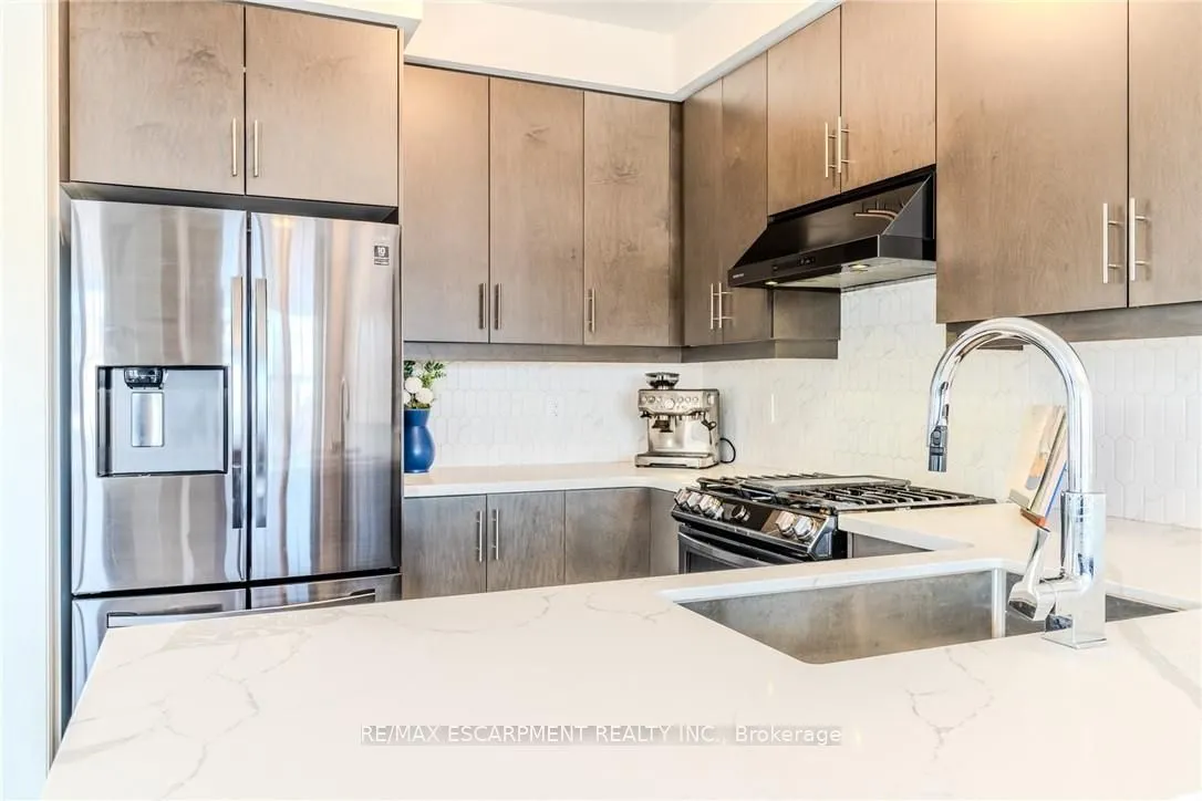 2 HOLCOMB Terrace