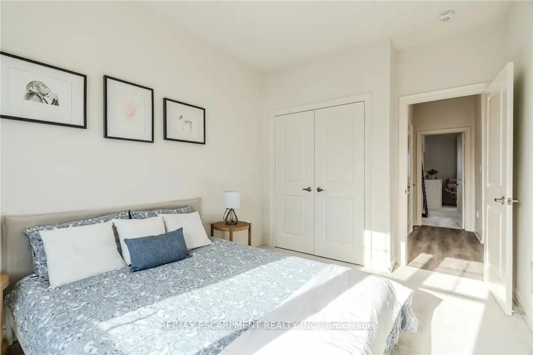 2 HOLCOMB Terrace
