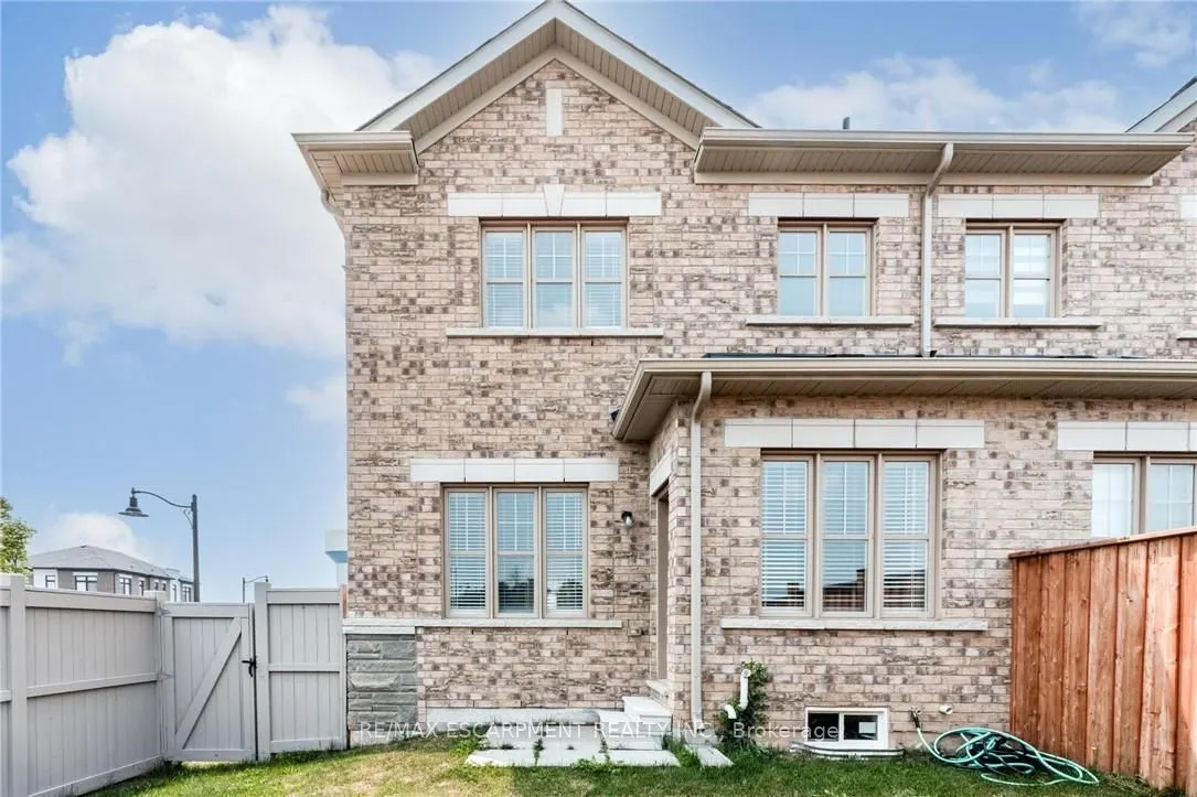 2 HOLCOMB Terrace