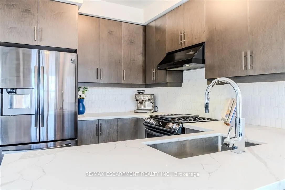 2 HOLCOMB Terrace