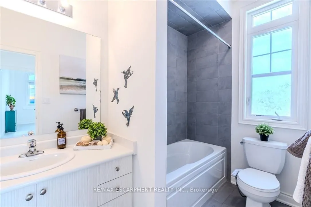 2 HOLCOMB Terrace