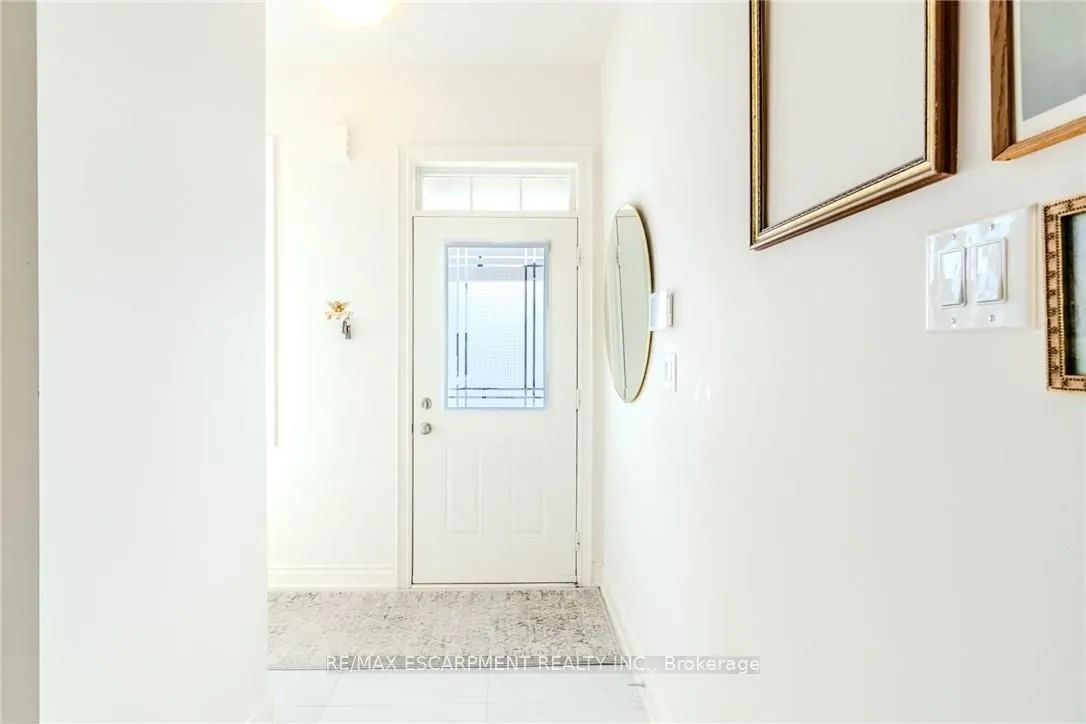2 HOLCOMB Terrace