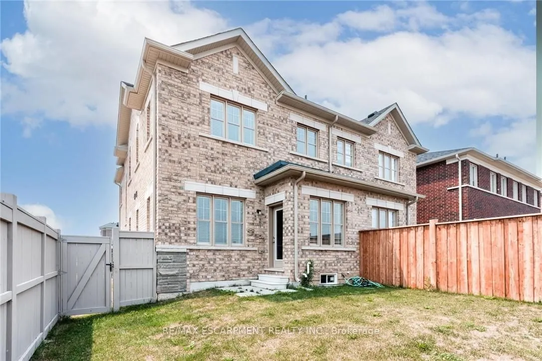 2 HOLCOMB Terrace