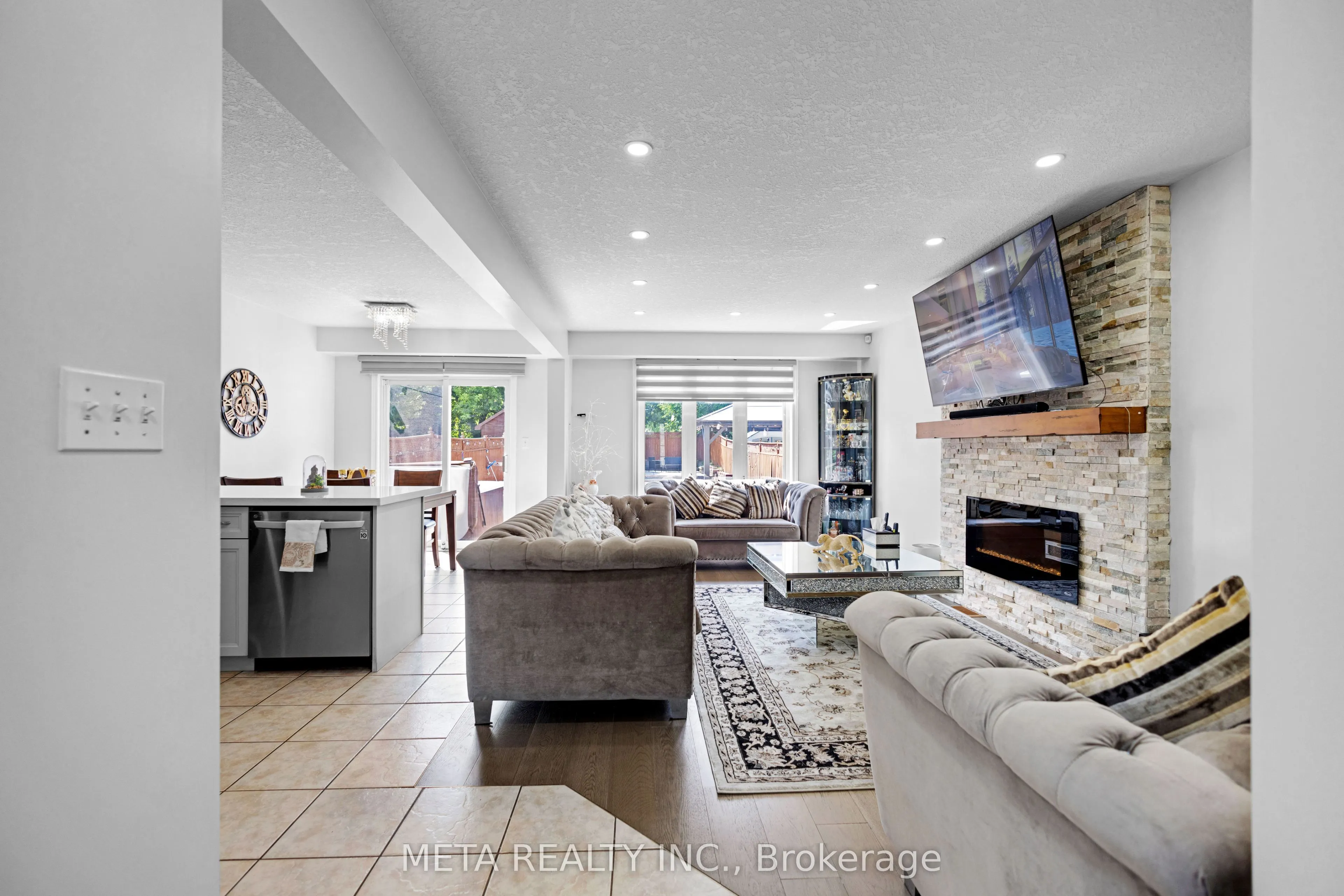497 Langlaw Drive E
