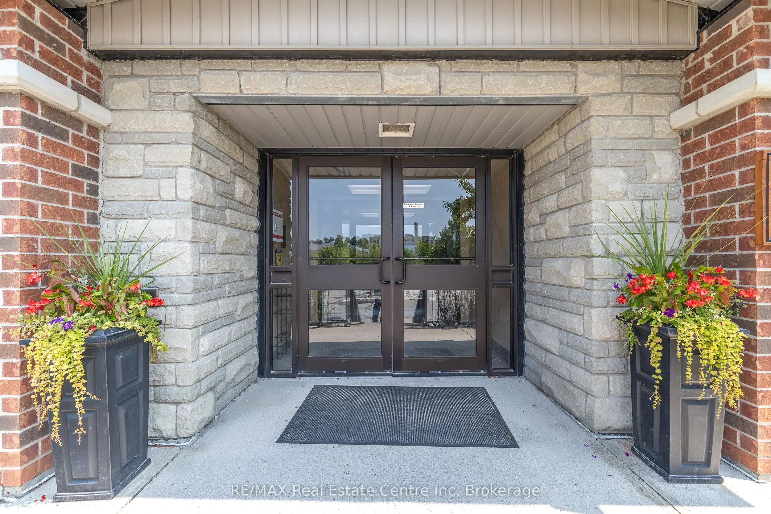 645 St David Street S, #413