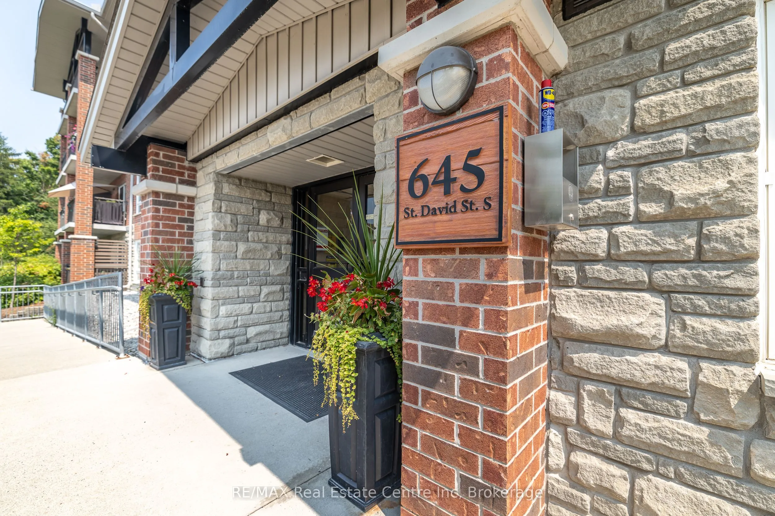 645 St David Street S, #413