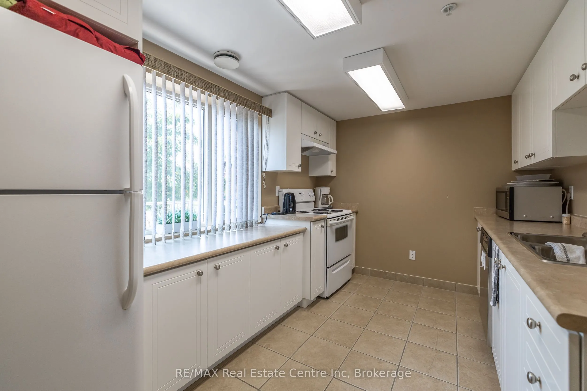 645 St David Street S, #413