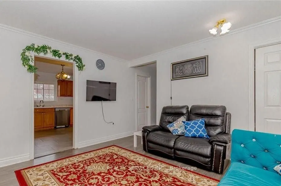 18 Greenlaw Place