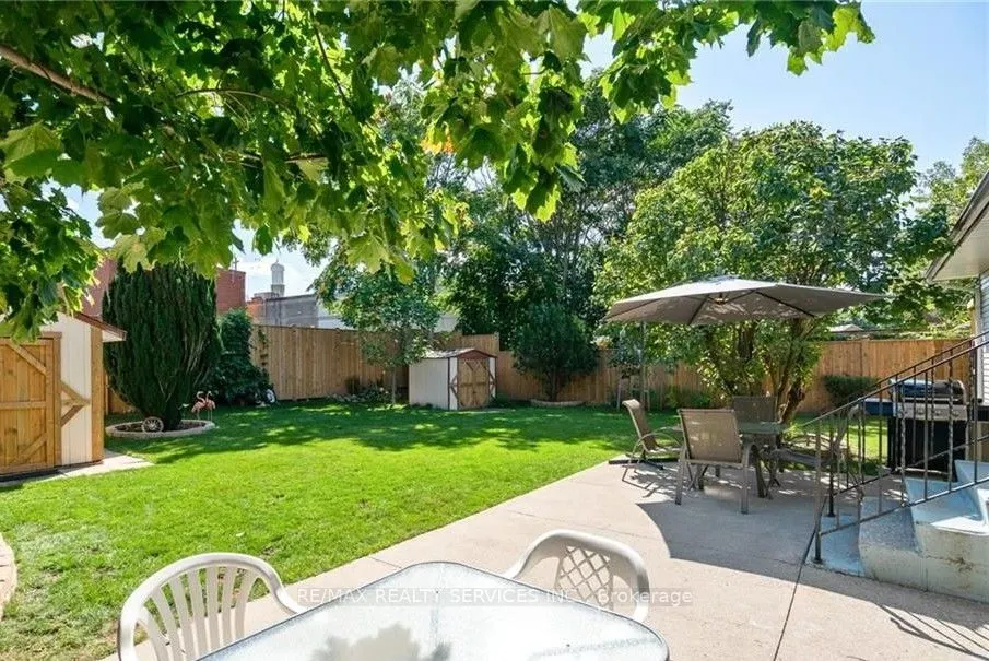 18 Greenlaw Place