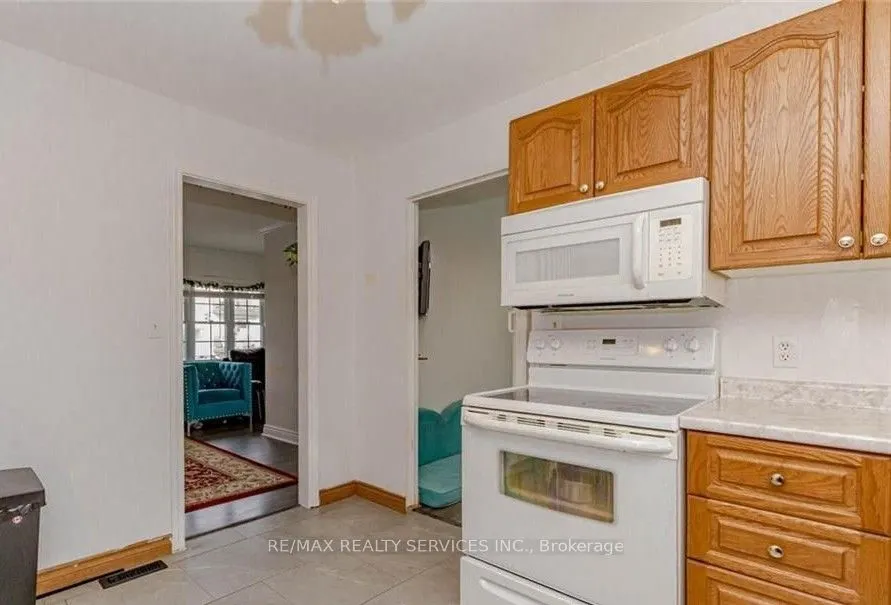 18 Greenlaw Place