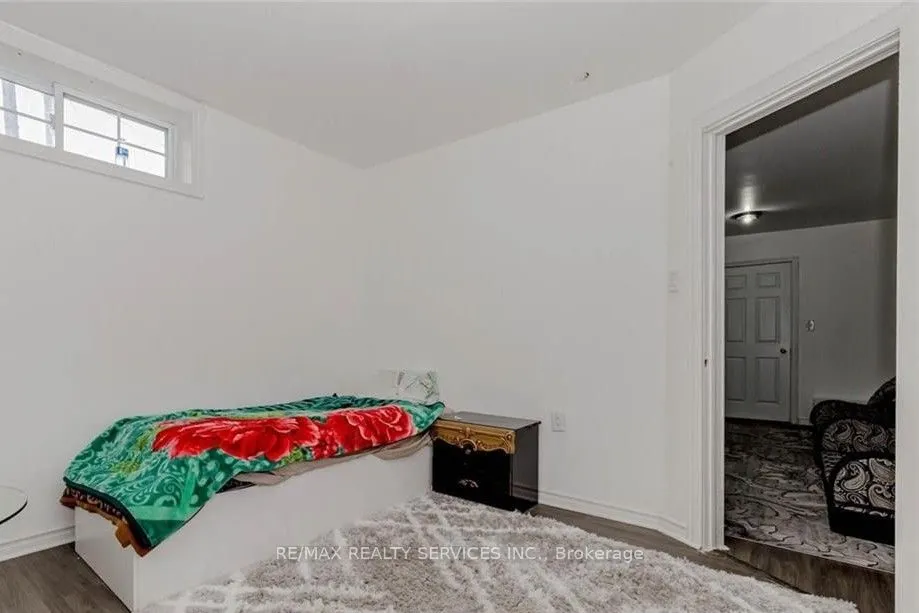 18 Greenlaw Place