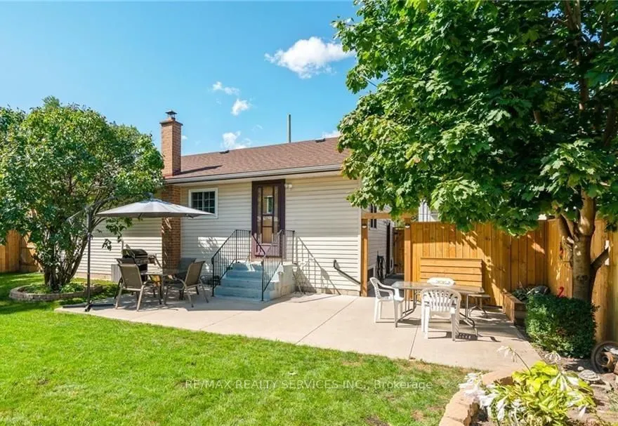 18 Greenlaw Place