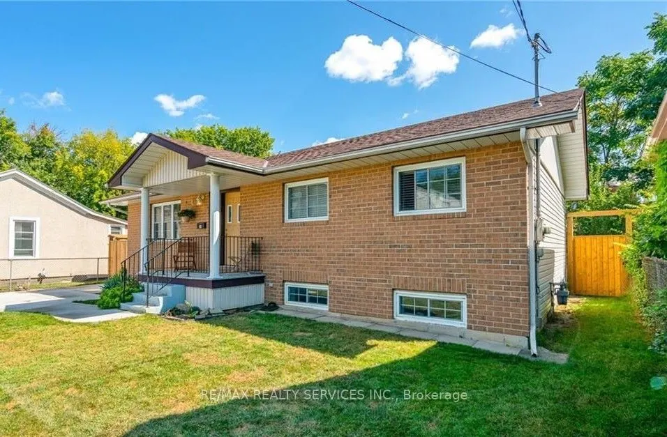 18 Greenlaw Place