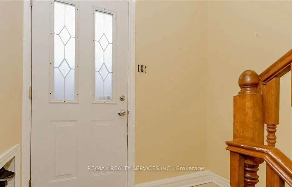 18 Greenlaw Place