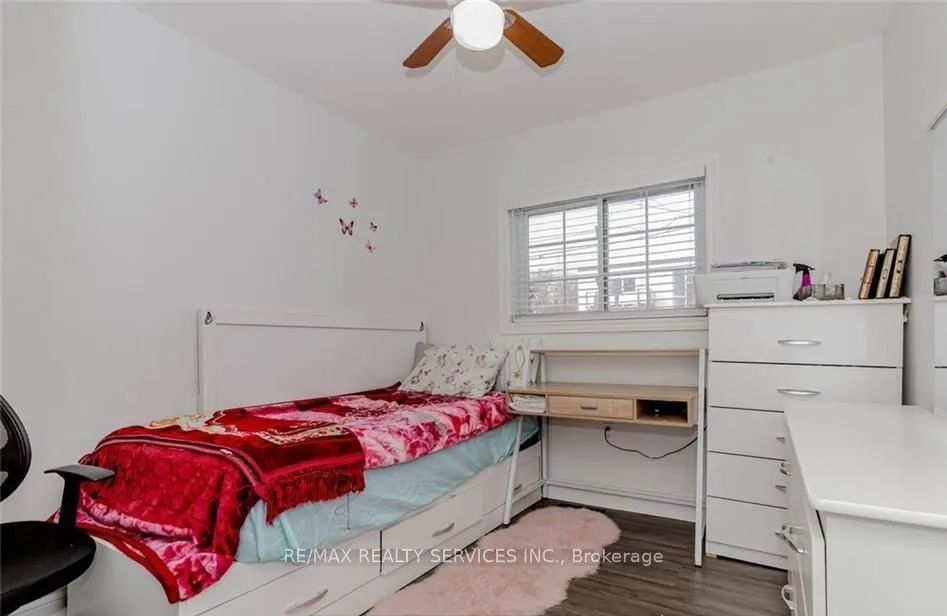 18 Greenlaw Place