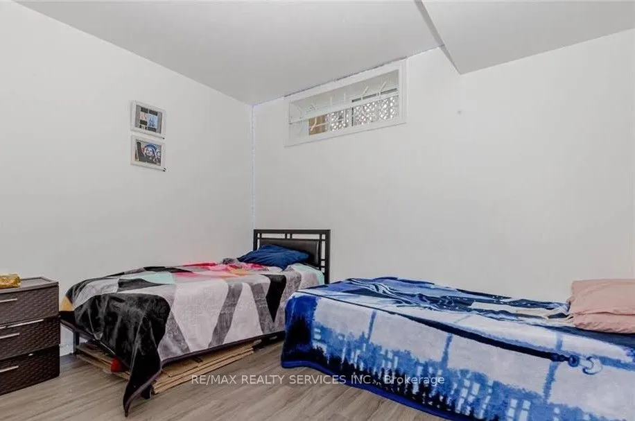 18 Greenlaw Place