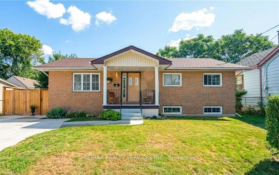 18 Greenlaw Place