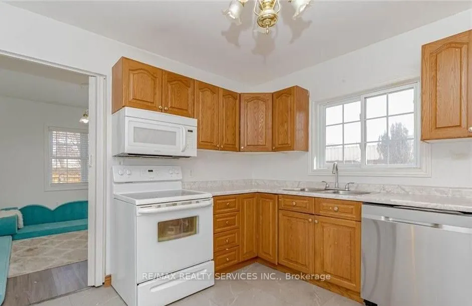 18 Greenlaw Place