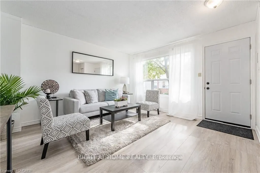 164 Jansen Avenue, #6