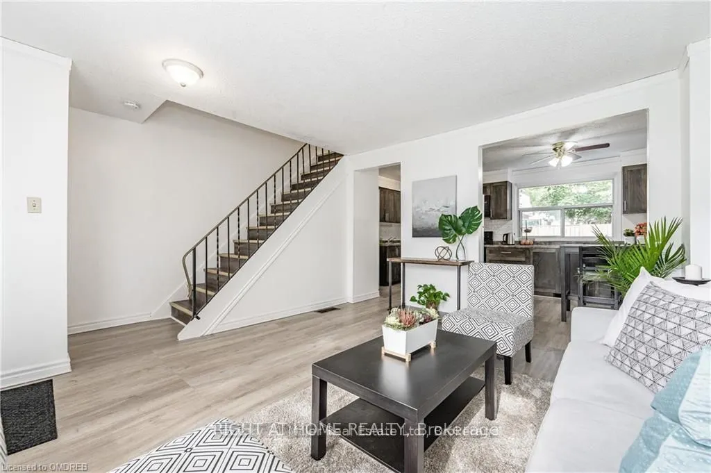 164 Jansen Avenue, #6