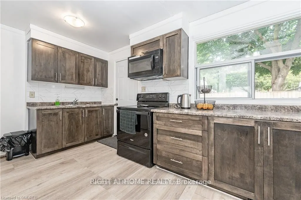 164 Jansen Avenue, #6