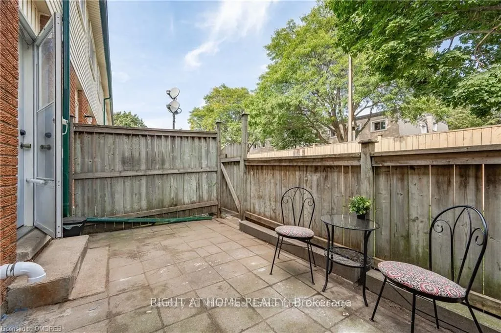 164 Jansen Avenue, #6