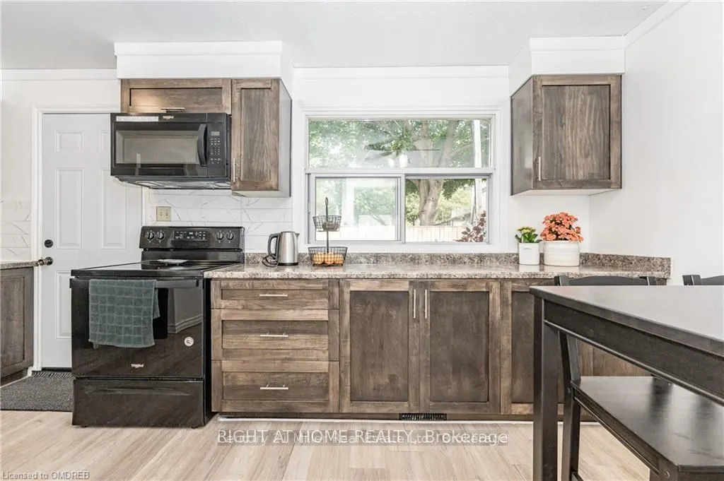 164 Jansen Avenue, #6