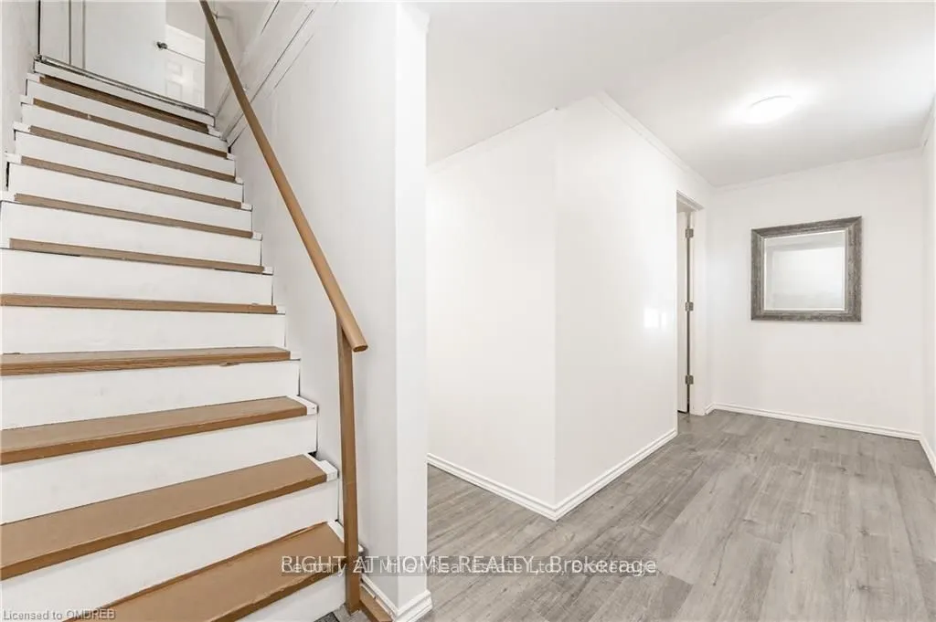 164 Jansen Avenue, #6