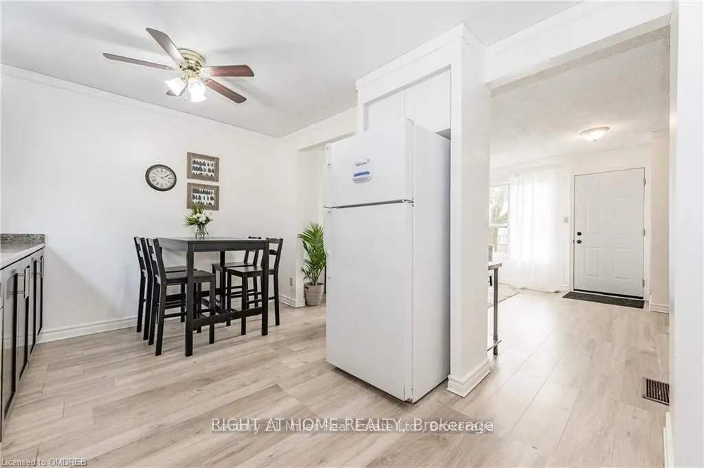 164 Jansen Avenue, #6