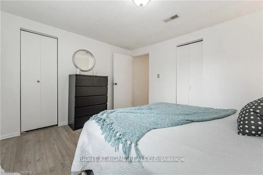 164 Jansen Avenue, #6