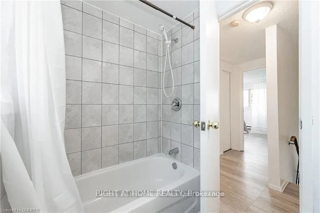 164 Jansen Avenue, #6