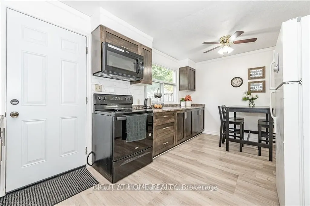 164 Jansen Avenue, #6