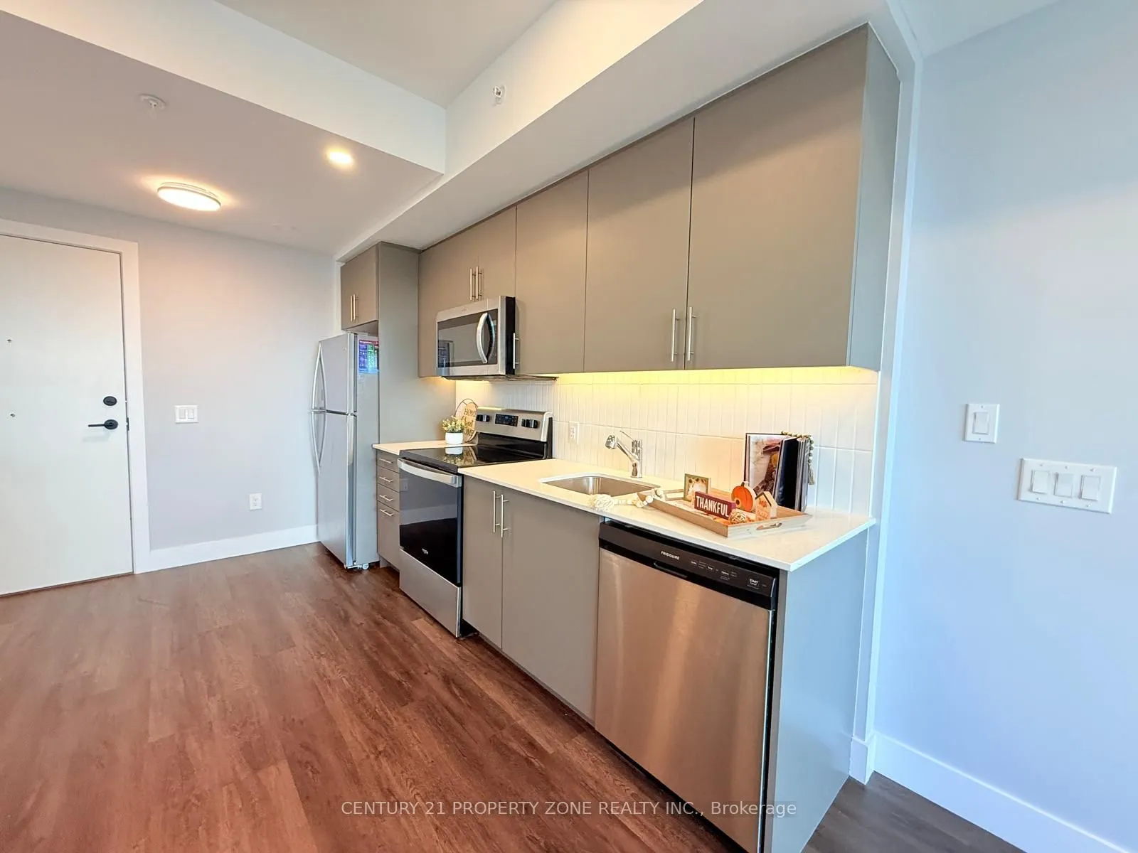 26 Lowes Road, #604