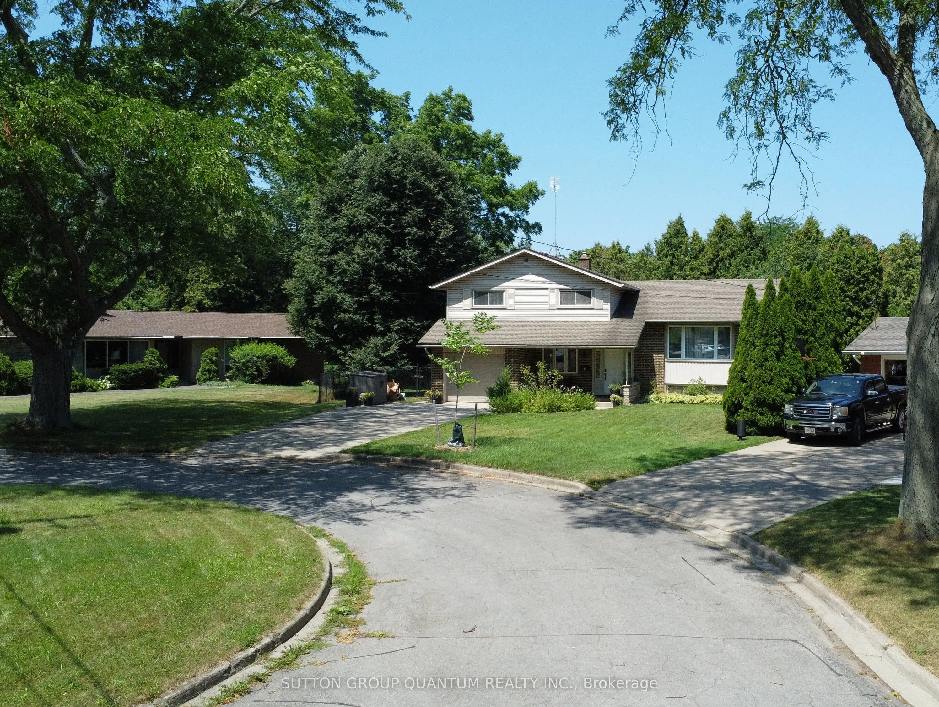 3 Colonial Court