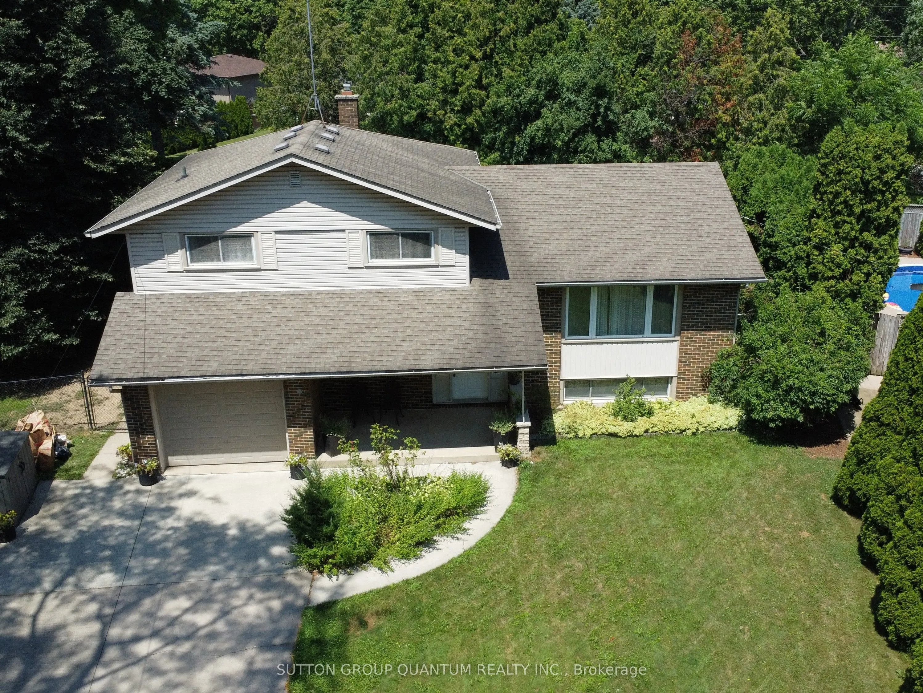 3 Colonial Court
