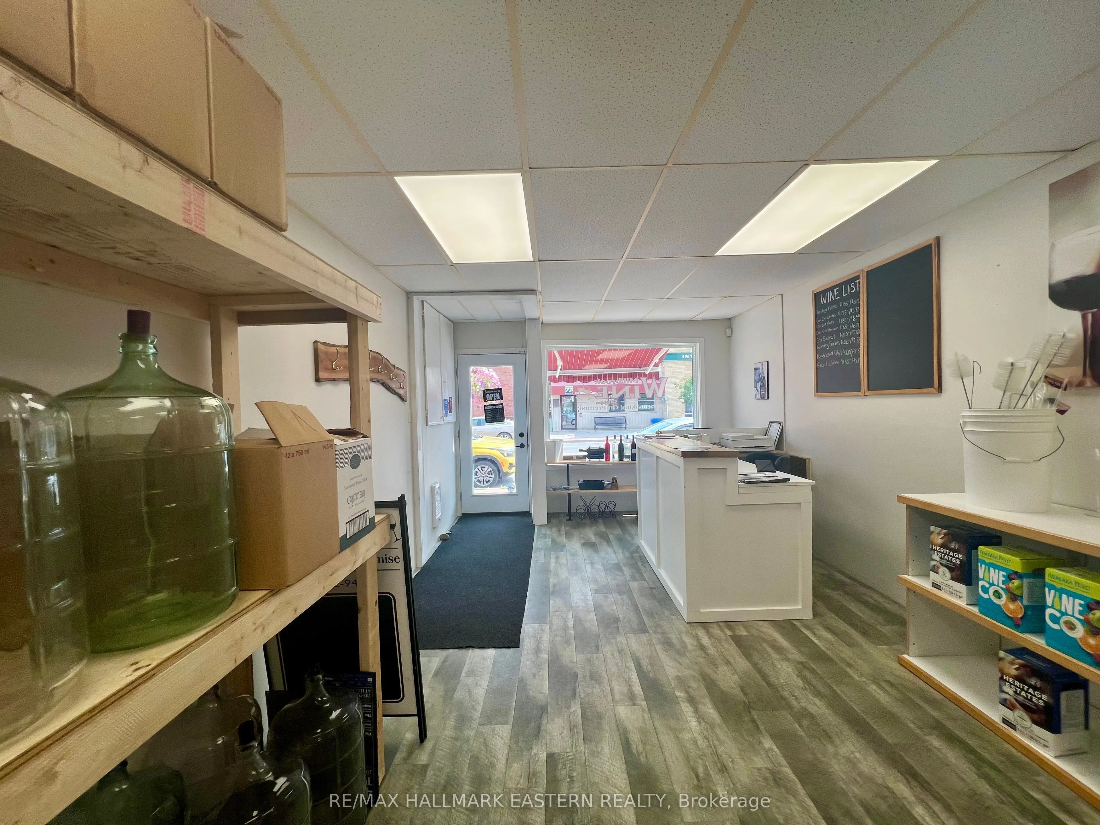 16 King Street E