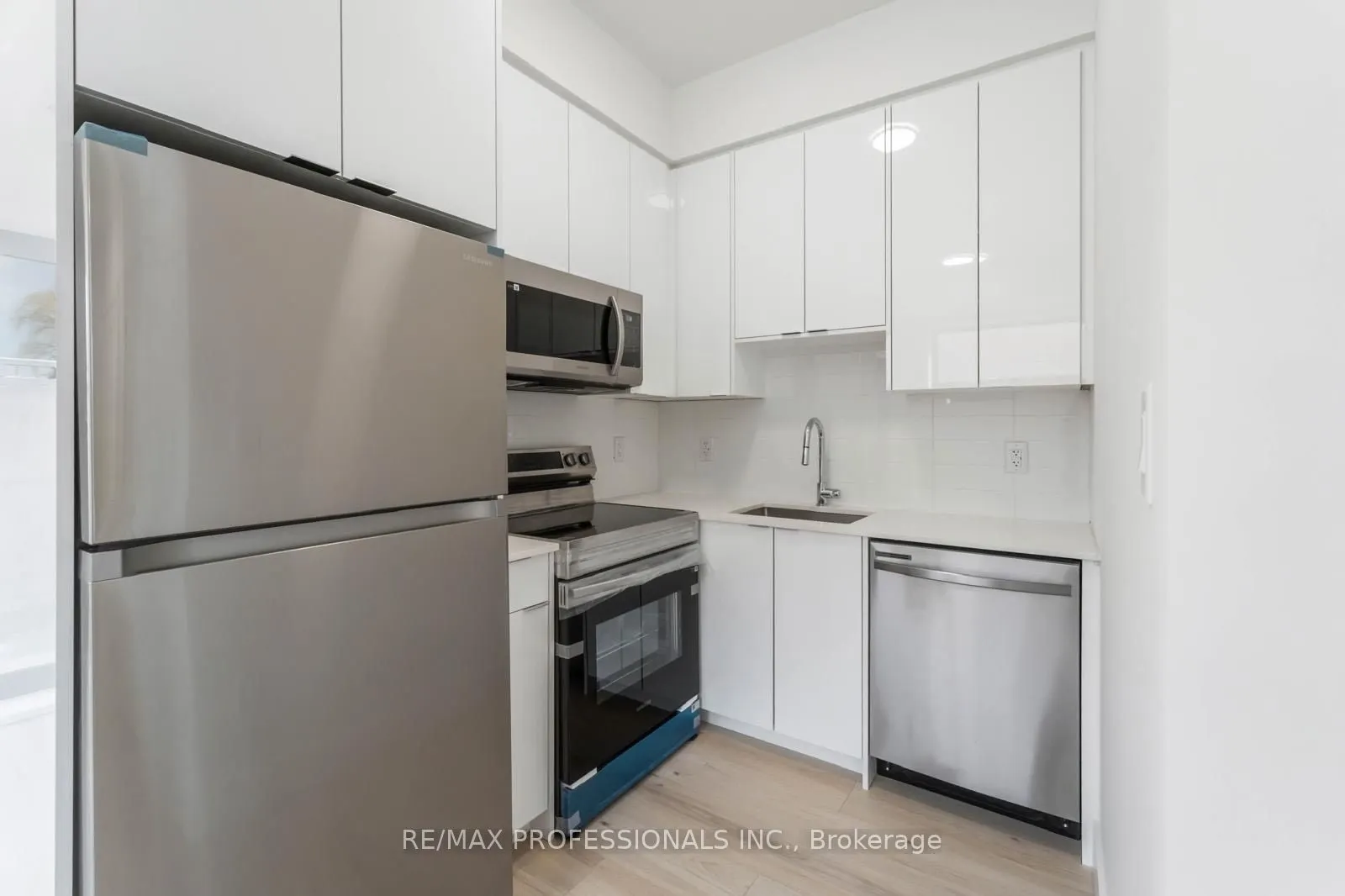 7277 Wilson Crescent, #106